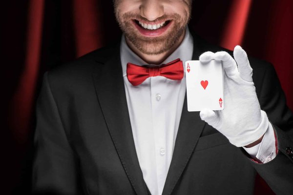 Animez votre séminaire grâce aux spectacles des magiciens et mentalistes Lyonnais.