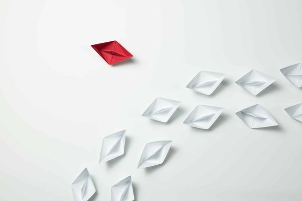 Quels sont les processus créatifs pour l'écriture d'une pièce de théâtre absurde ?